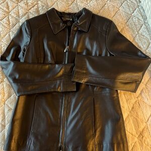 100% Genuine Leather: Smooth, durable, size M